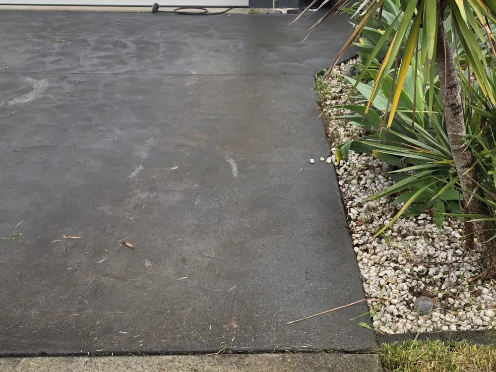 A tidy, cleanly edged driveway and garden border